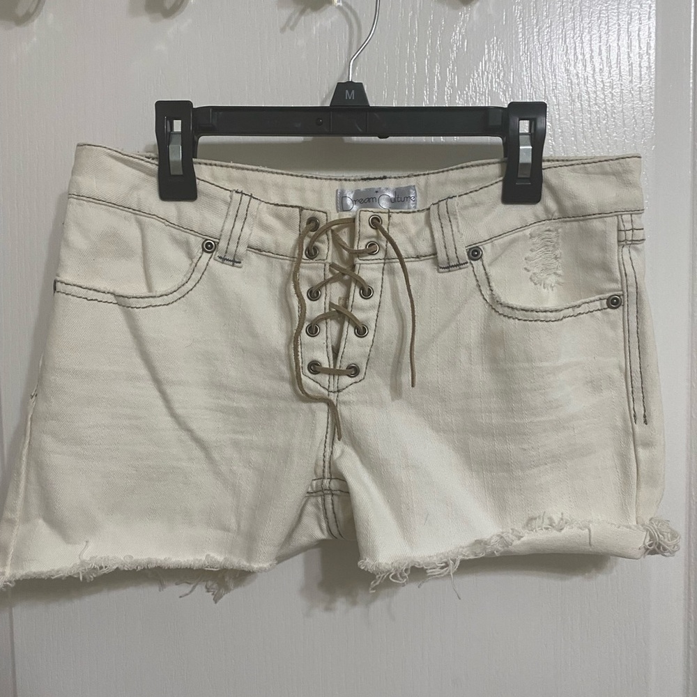 Cute shorts for day wear. White super comfortable size 27